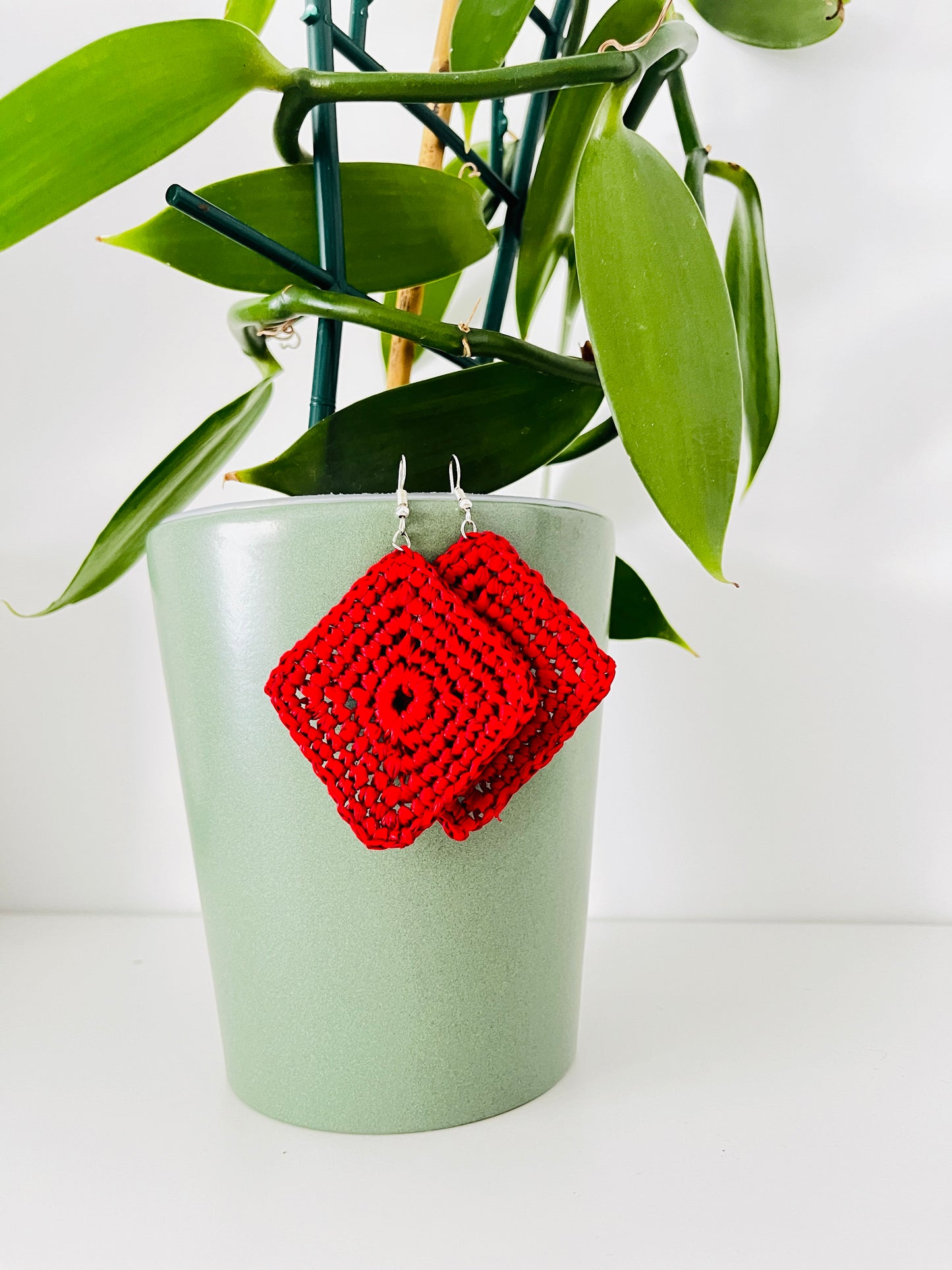 Boucle d'oreille en raphia